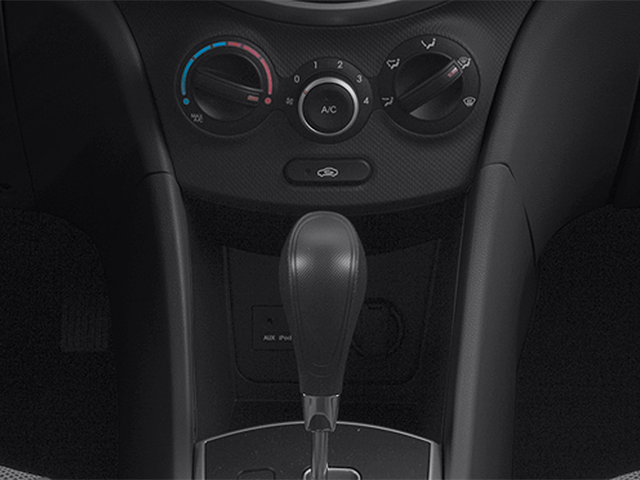 2013 Hyundai Accent 5-Door SE