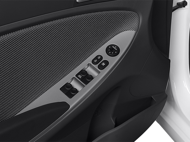 2013 Hyundai Accent 5-Door SE