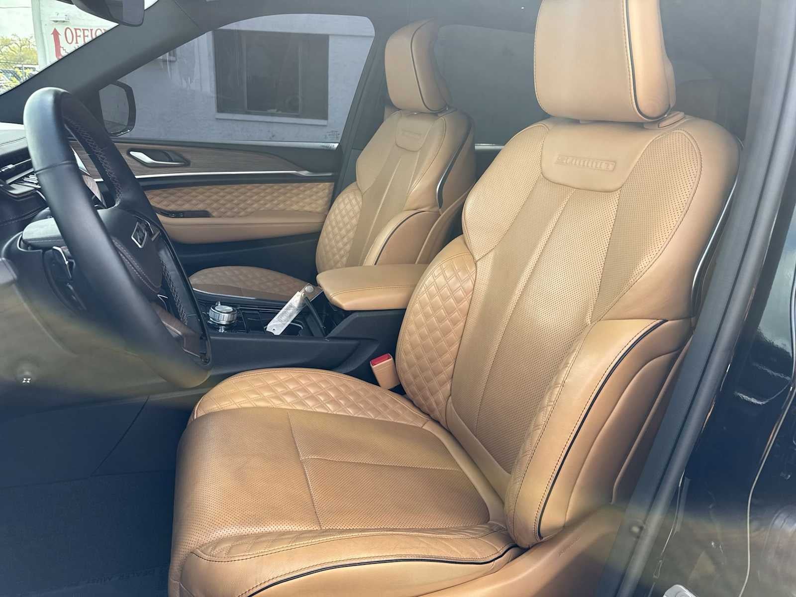 2022 Jeep Grand Cherokee Summit