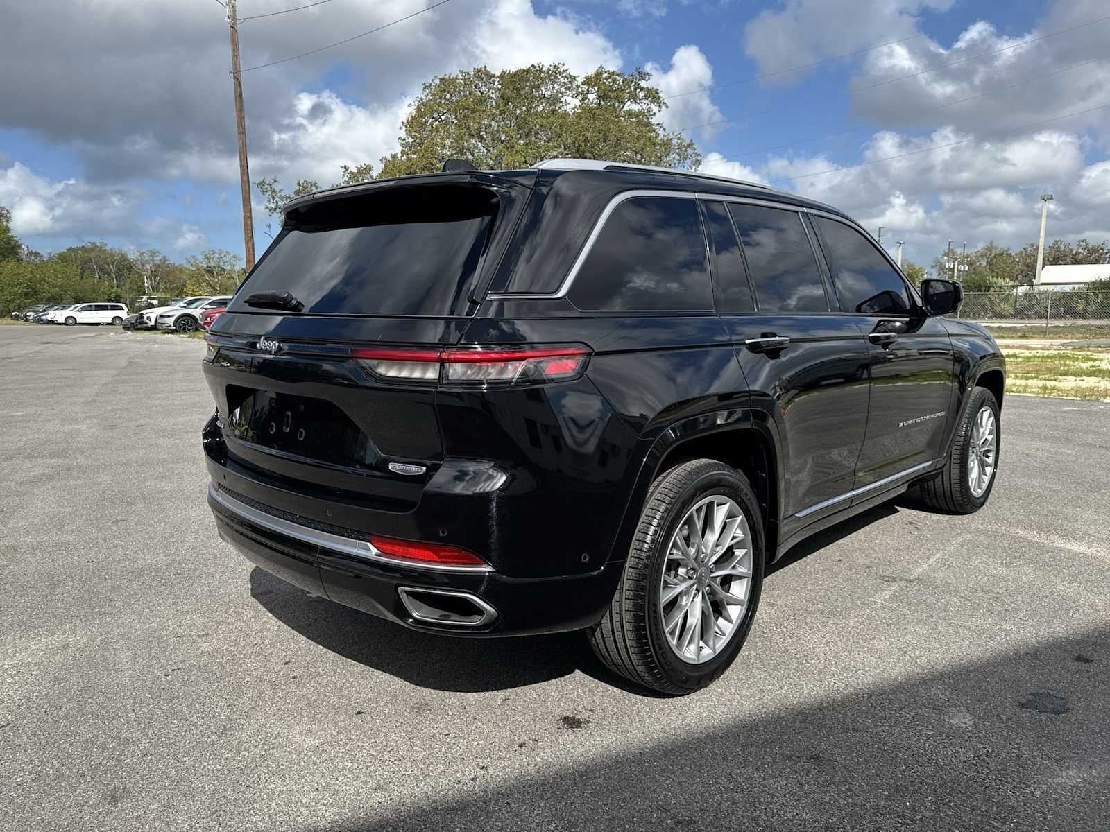 2022 Jeep Grand Cherokee Summit