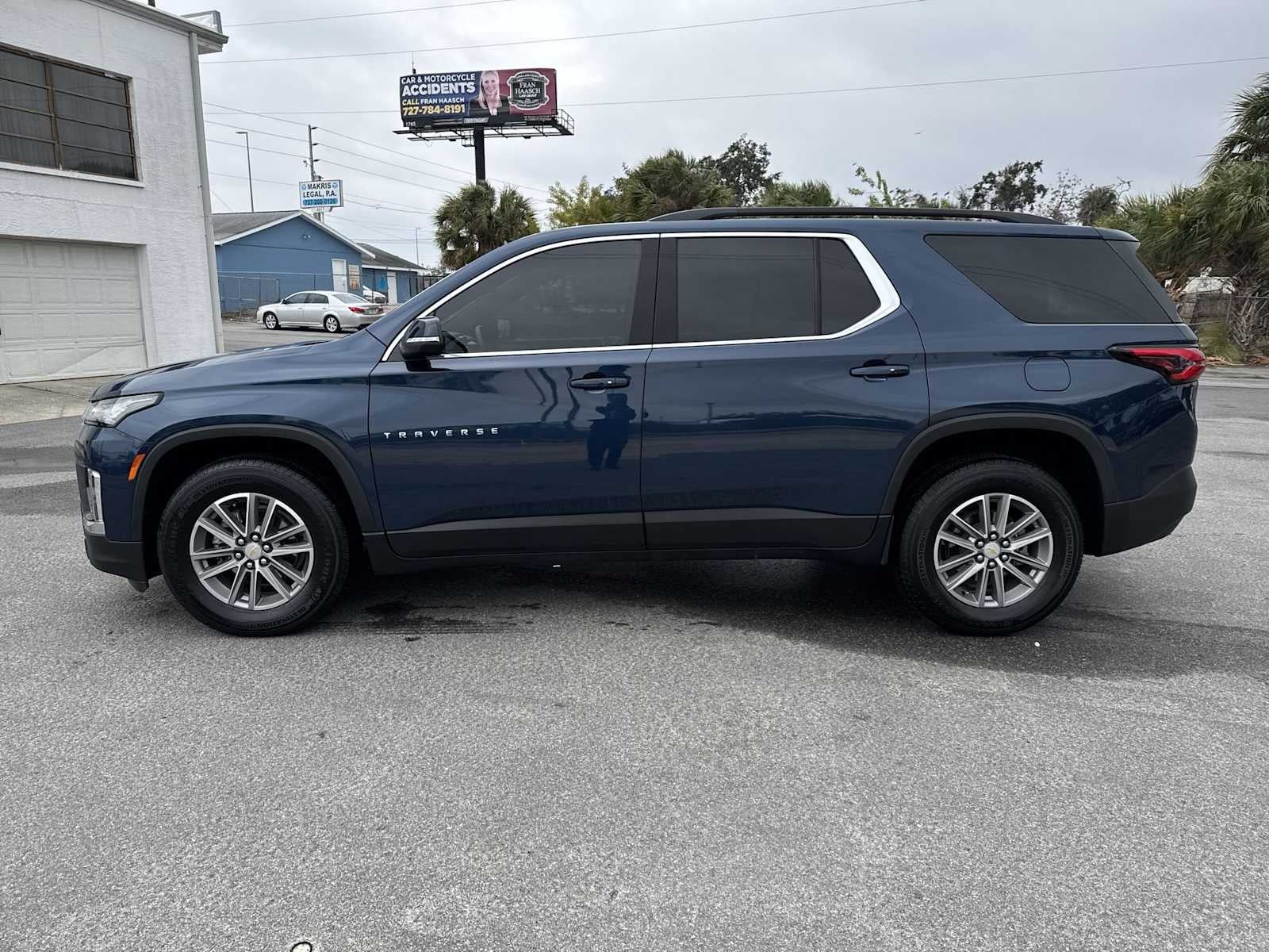 2022 Chevrolet Traverse LT Cloth