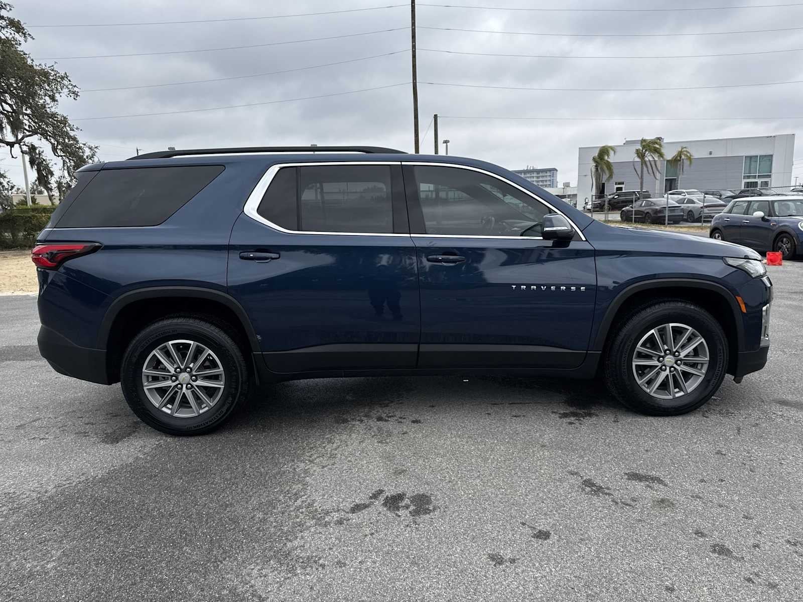 2022 Chevrolet Traverse LT Cloth