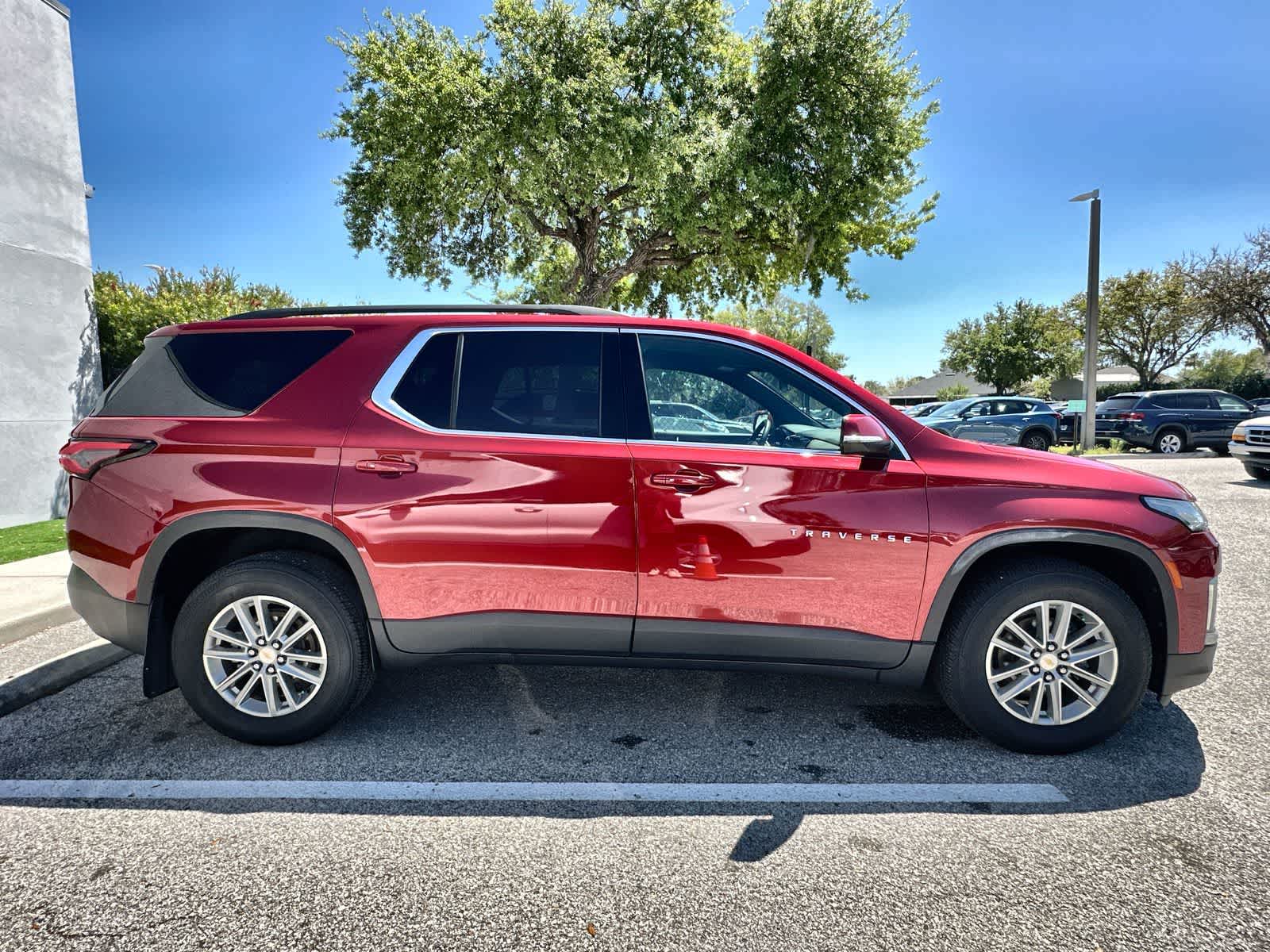 2023 Chevrolet Traverse LT Leather