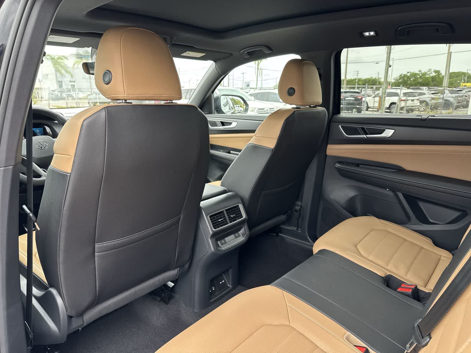 2026 Volkswagen Atlas Cross Sport 2.0T SEL R-Line Black