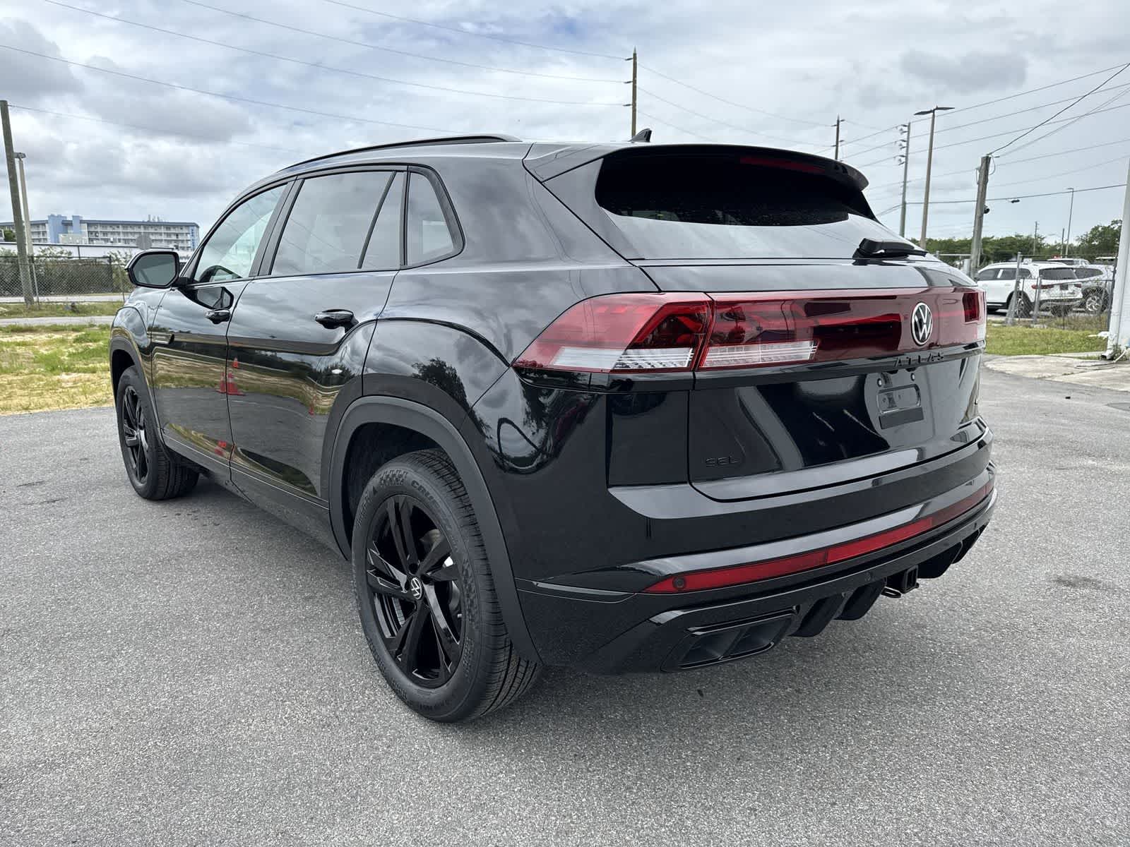 2026 Volkswagen Atlas Cross Sport 2.0T SEL R-Line Black