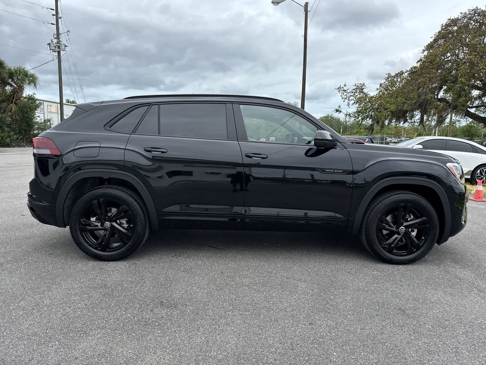 2026 Volkswagen Atlas Cross Sport 2.0T SEL R-Line Black