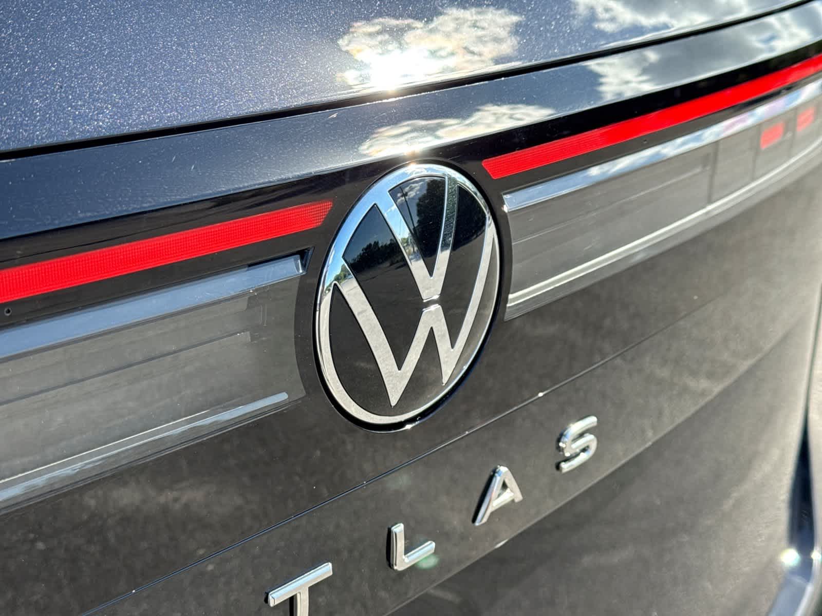 2027 Volkswagen Atlas 2.0T SE