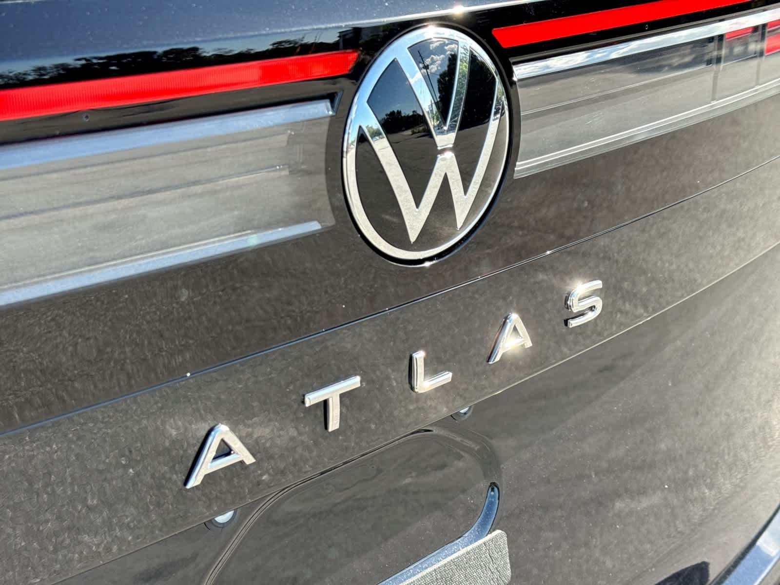 2027 Volkswagen Atlas 2.0T SE