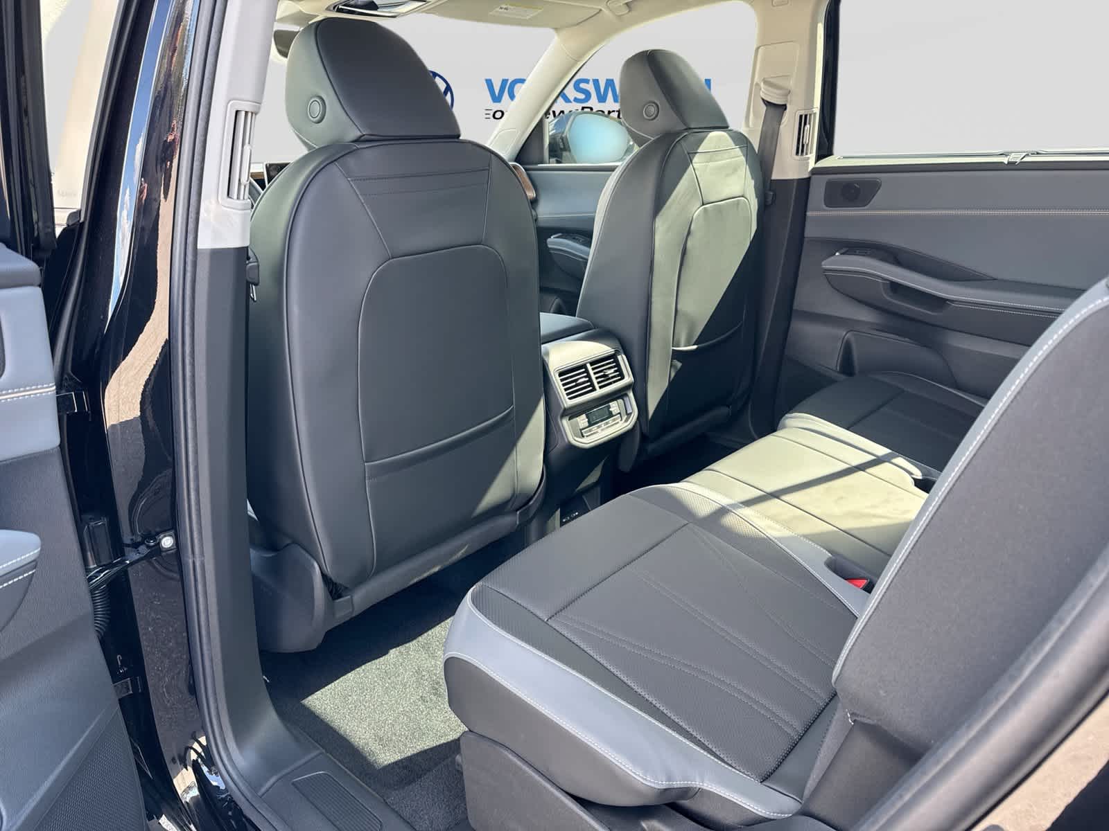2027 Volkswagen Atlas 2.0T SE