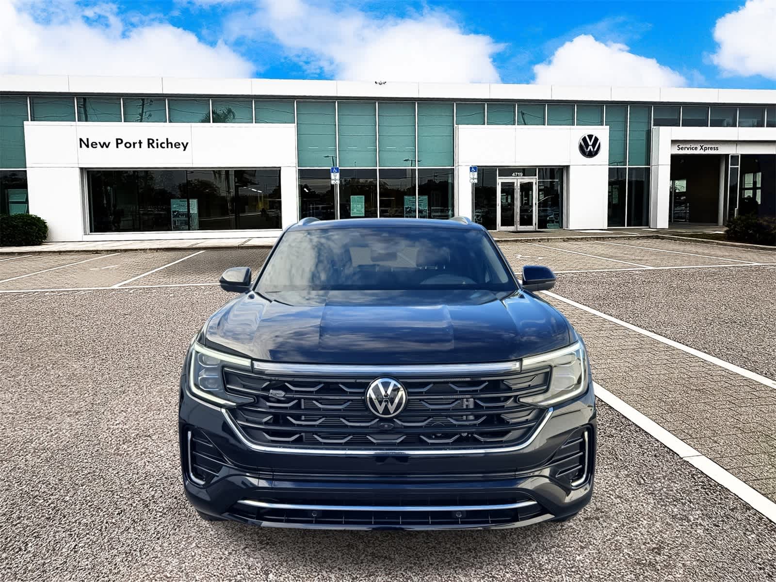 2026 Volkswagen Atlas Cross Sport 2.0T SEL Premium R-Line