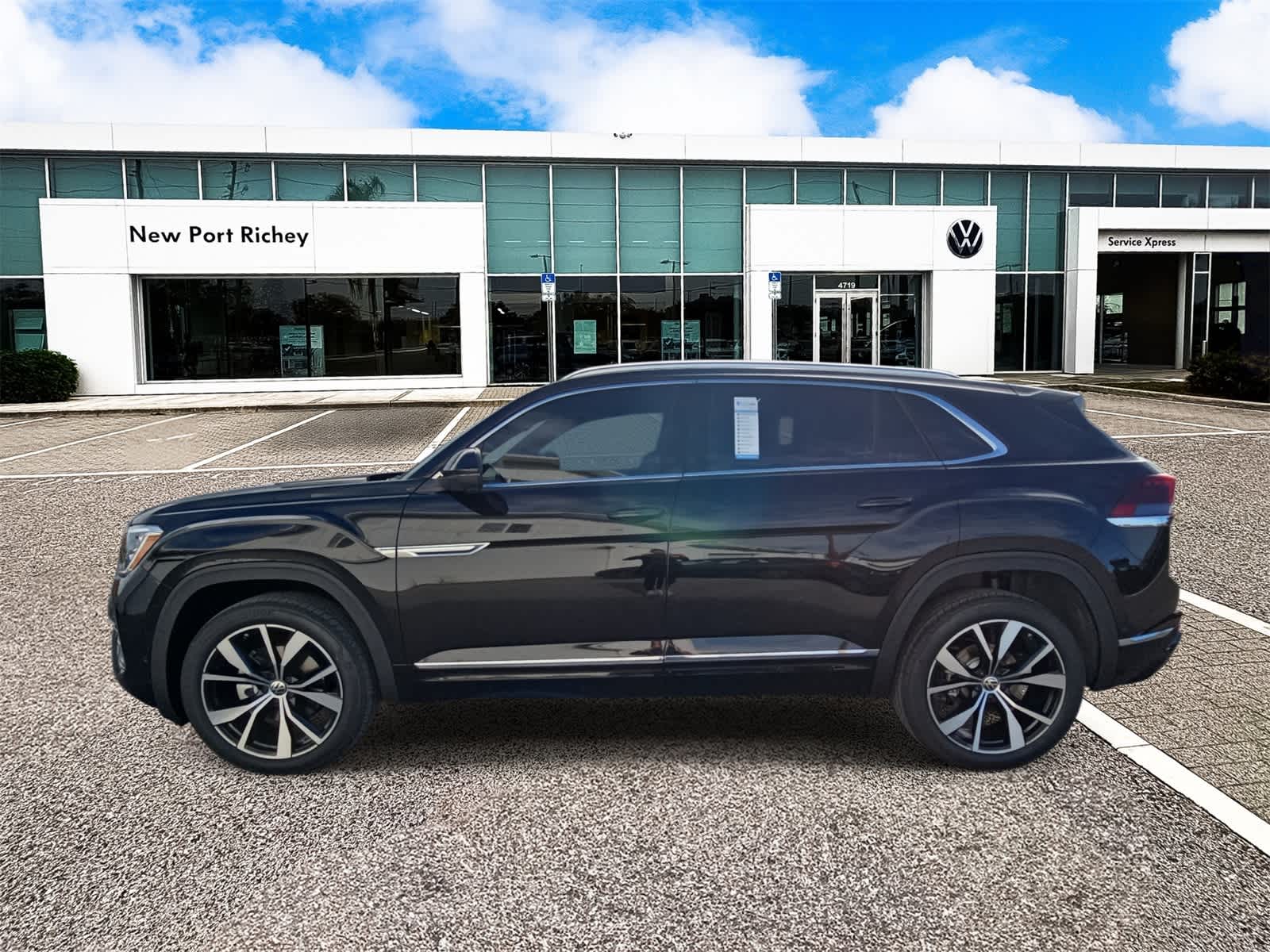 2026 Volkswagen Atlas Cross Sport 2.0T SEL Premium R-Line