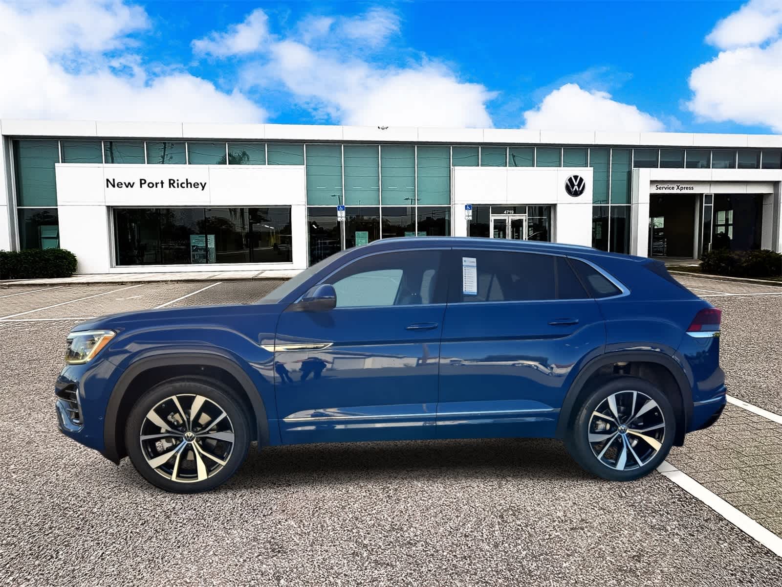 2026 Volkswagen Atlas Cross Sport 2.0T SEL Premium R-Line