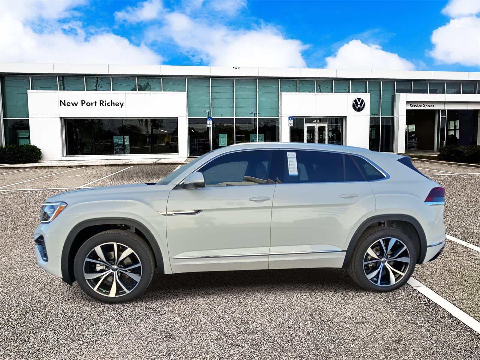 2026 Volkswagen Atlas Cross Sport 2.0T SEL Premium R-Line