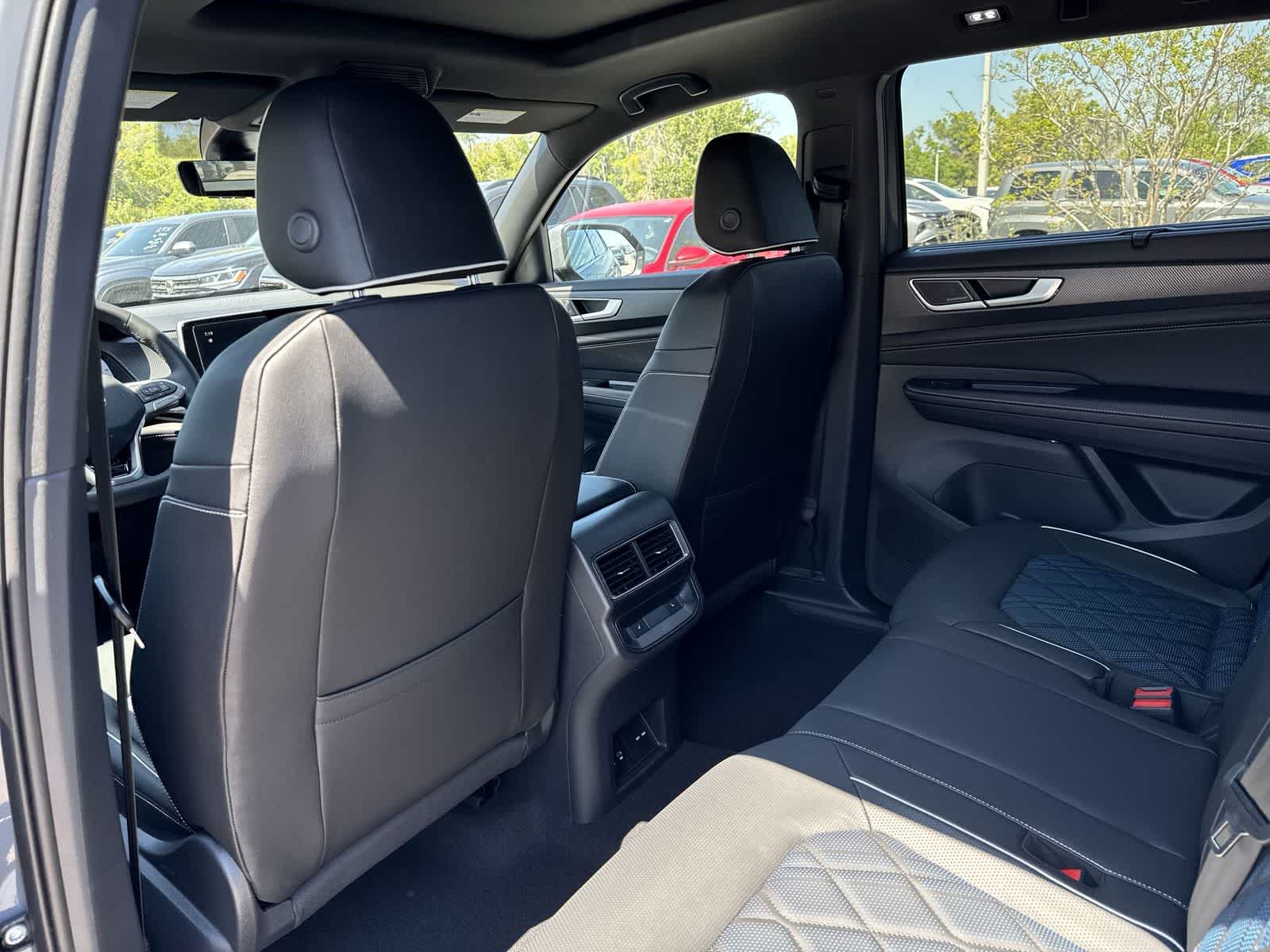 2026 Volkswagen Atlas Cross Sport 2.0T SEL Premium R-Line