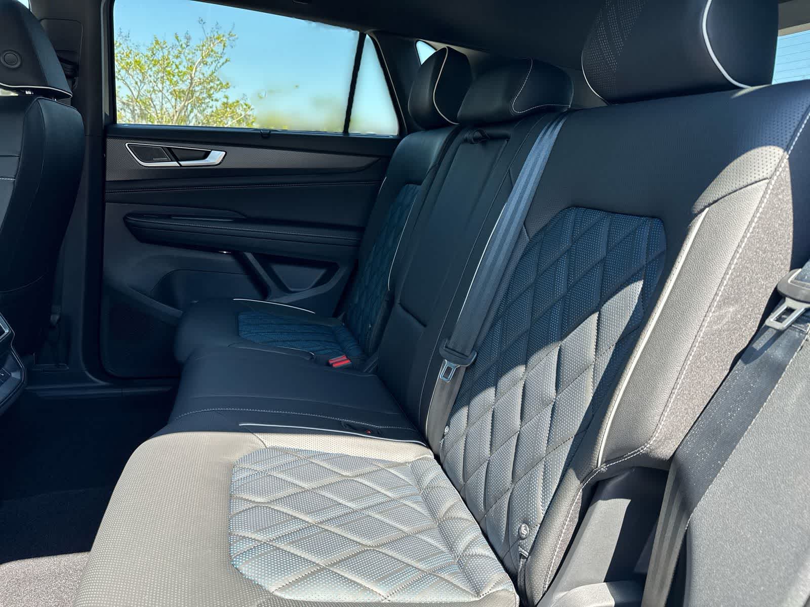 2026 Volkswagen Atlas Cross Sport 2.0T SEL Premium R-Line