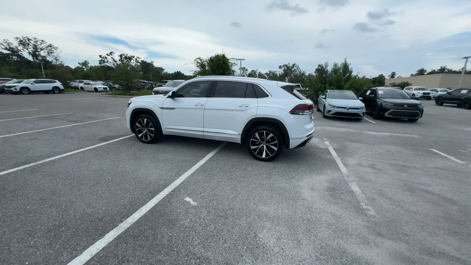 2026 Volkswagen Atlas Cross Sport 2.0T SEL Premium R-Line
