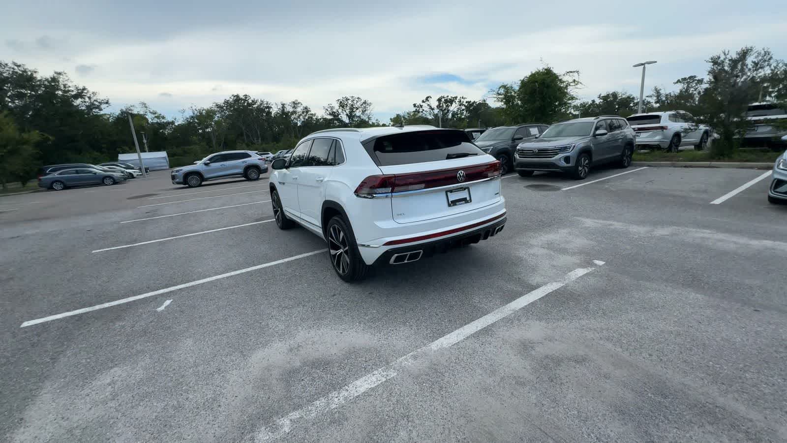 2026 Volkswagen Atlas Cross Sport 2.0T SEL Premium R-Line