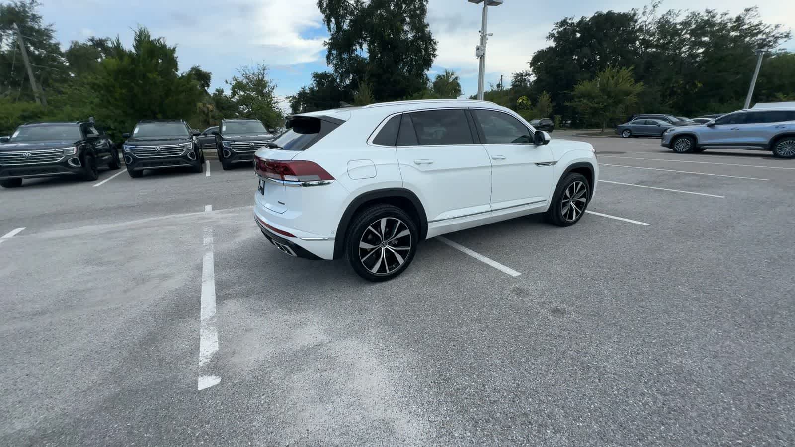 2026 Volkswagen Atlas Cross Sport 2.0T SEL Premium R-Line