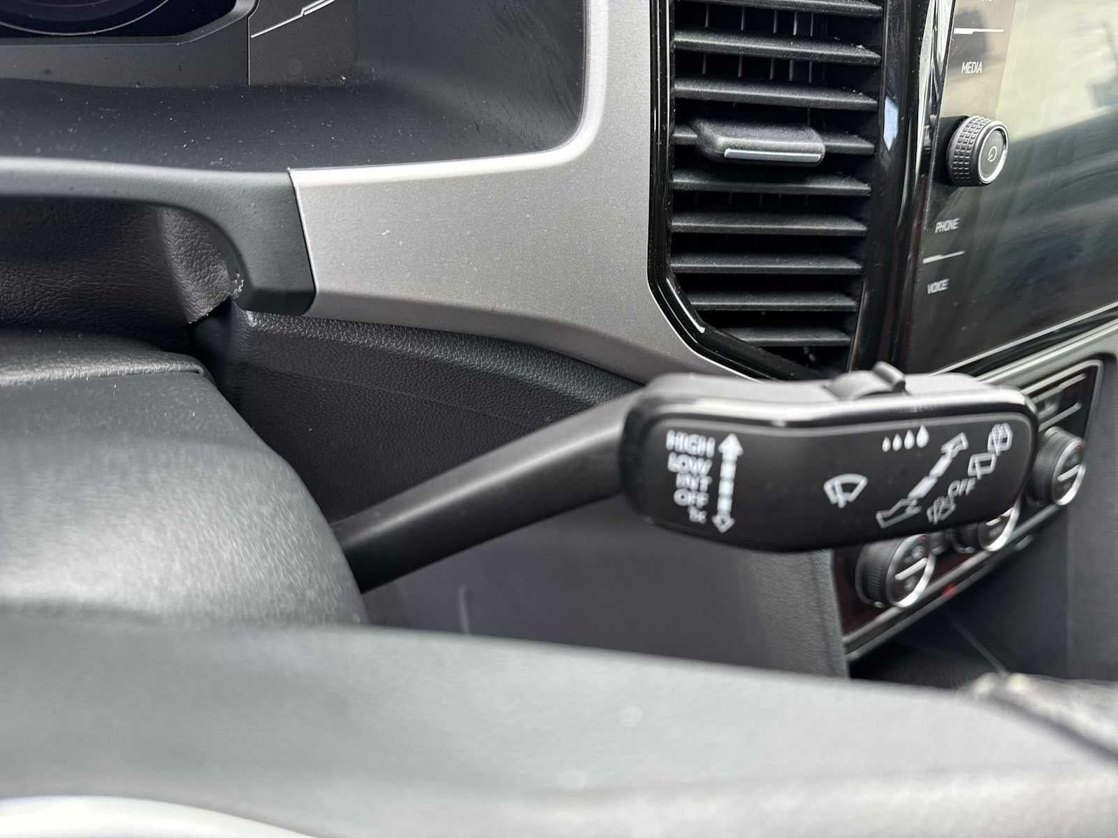 2022 Volkswagen Atlas Cross Sport 3.6L V6 SEL Premium R-Line