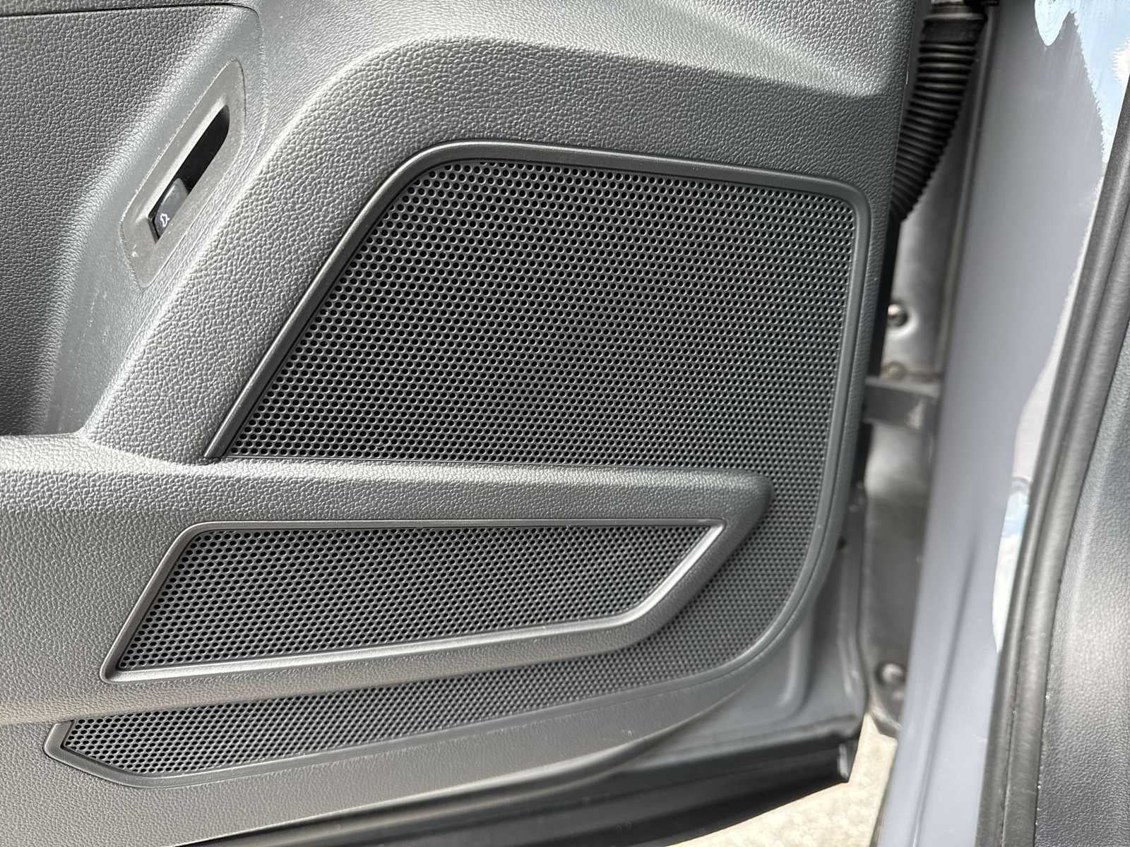 2022 Volkswagen Atlas Cross Sport 3.6L V6 SEL Premium R-Line