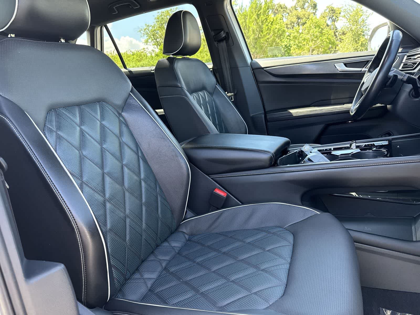 2024 Volkswagen Atlas Cross Sport 2.0T SEL Premium R-Line