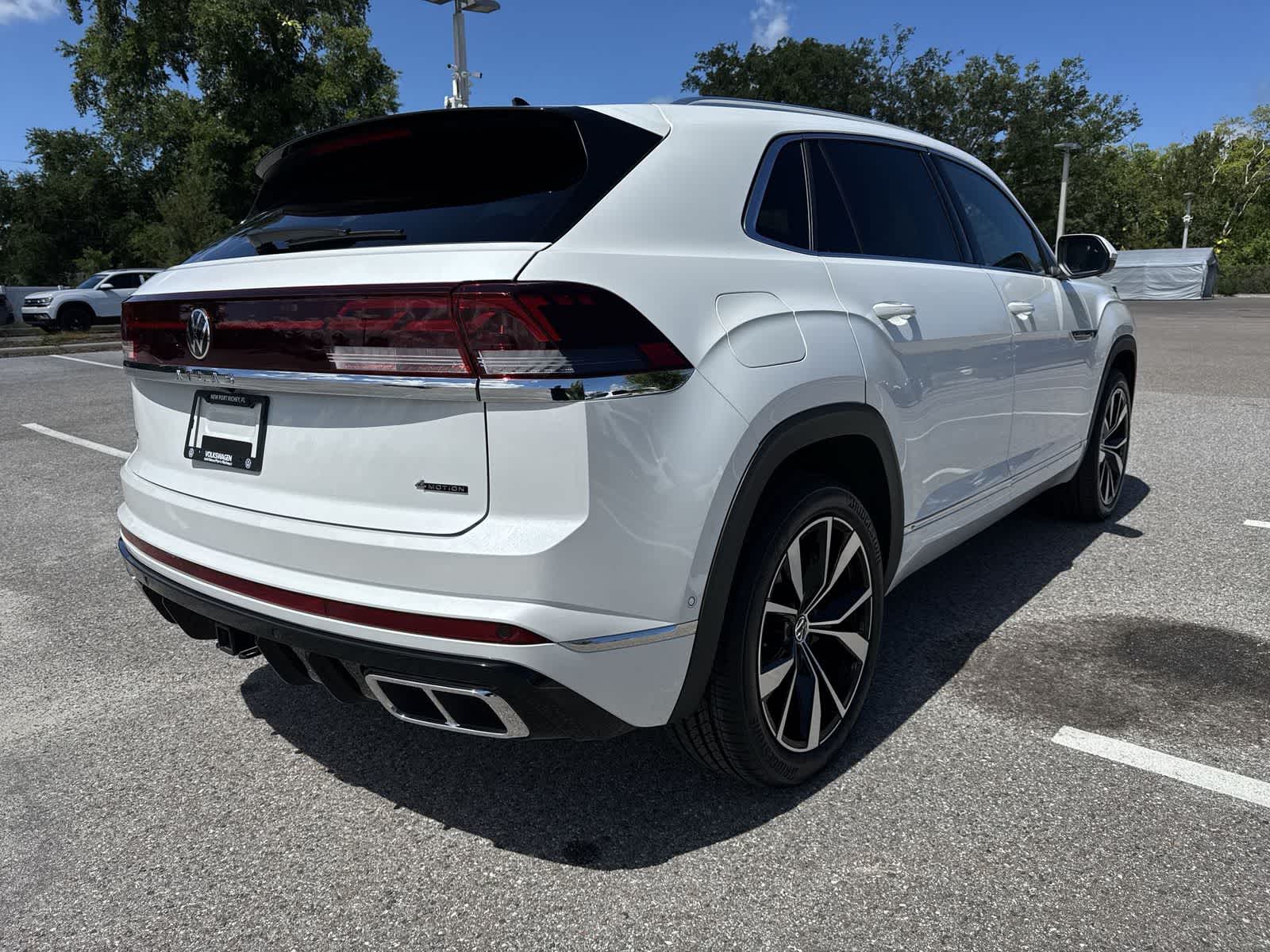 2024 Volkswagen Atlas Cross Sport 2.0T SEL Premium R-Line
