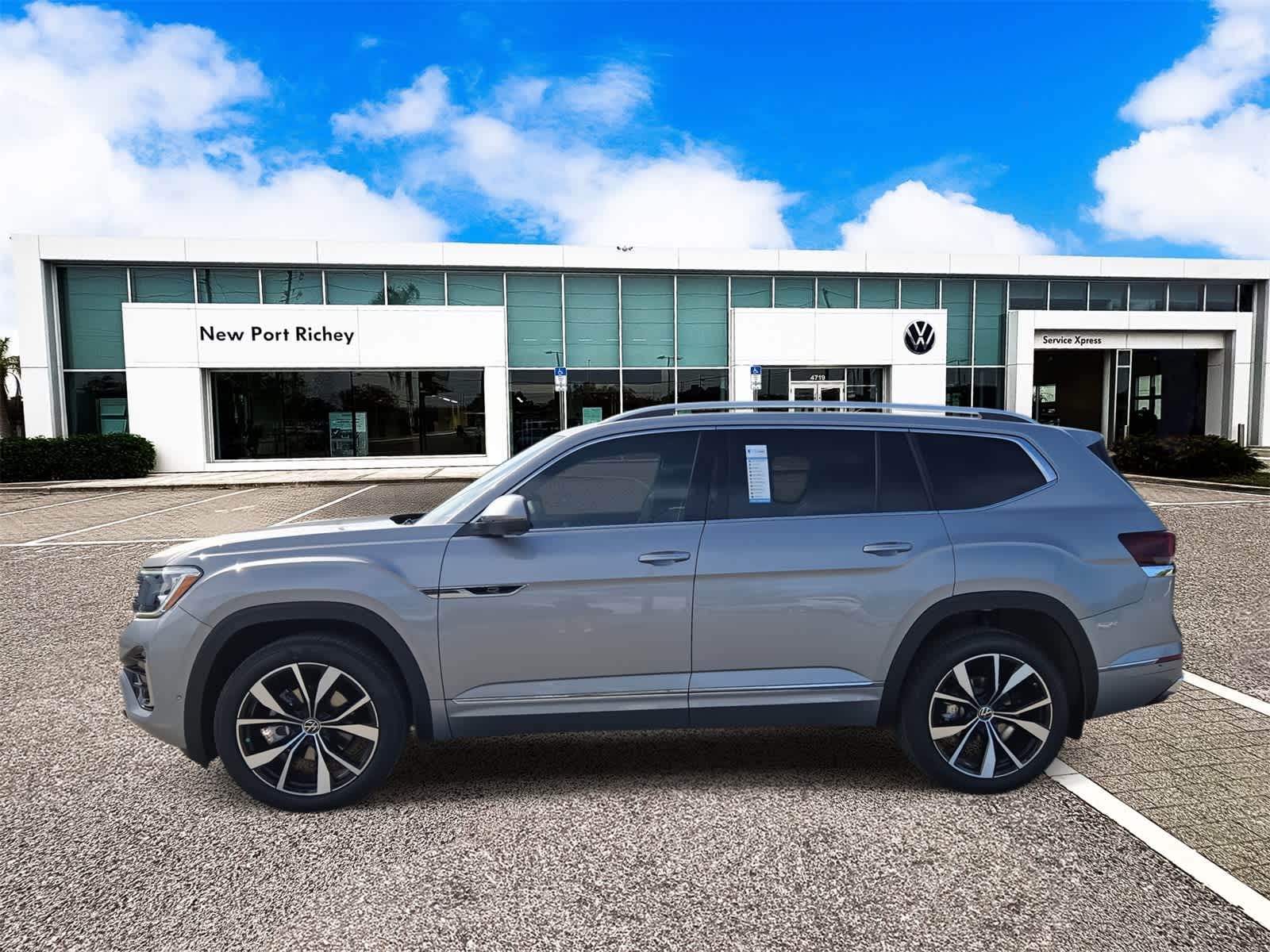 2026 Volkswagen Atlas 2.0T SEL Premium R-Line