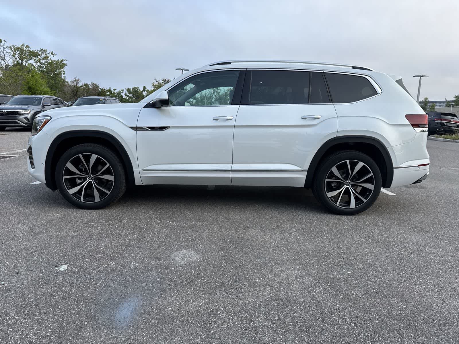 2026 Volkswagen Atlas 2.0T SEL Premium R-Line