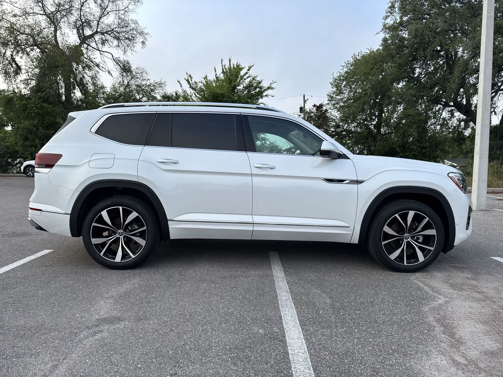2026 Volkswagen Atlas 2.0T SEL Premium R-Line