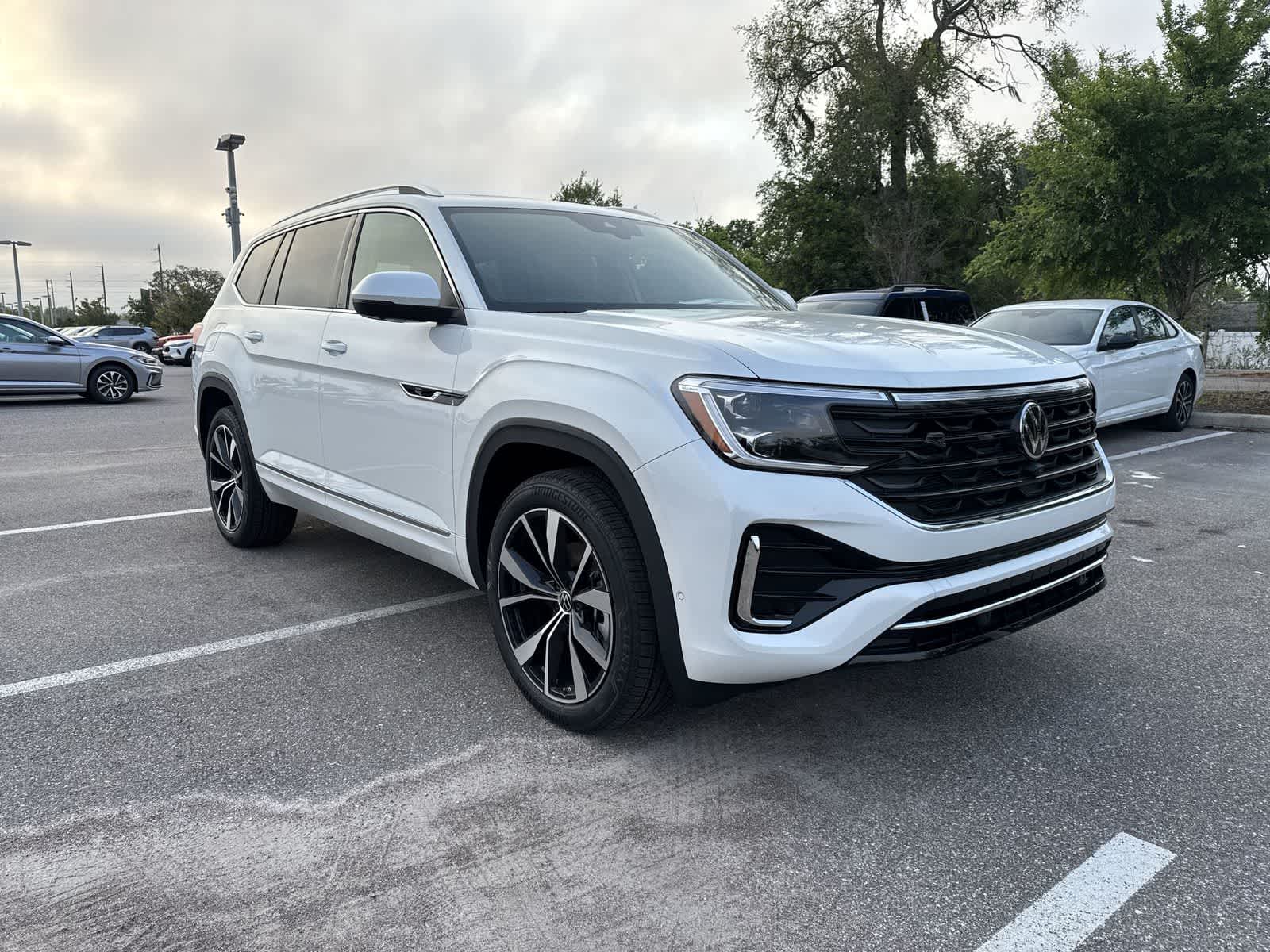 2026 Volkswagen Atlas 2.0T SEL Premium R-Line