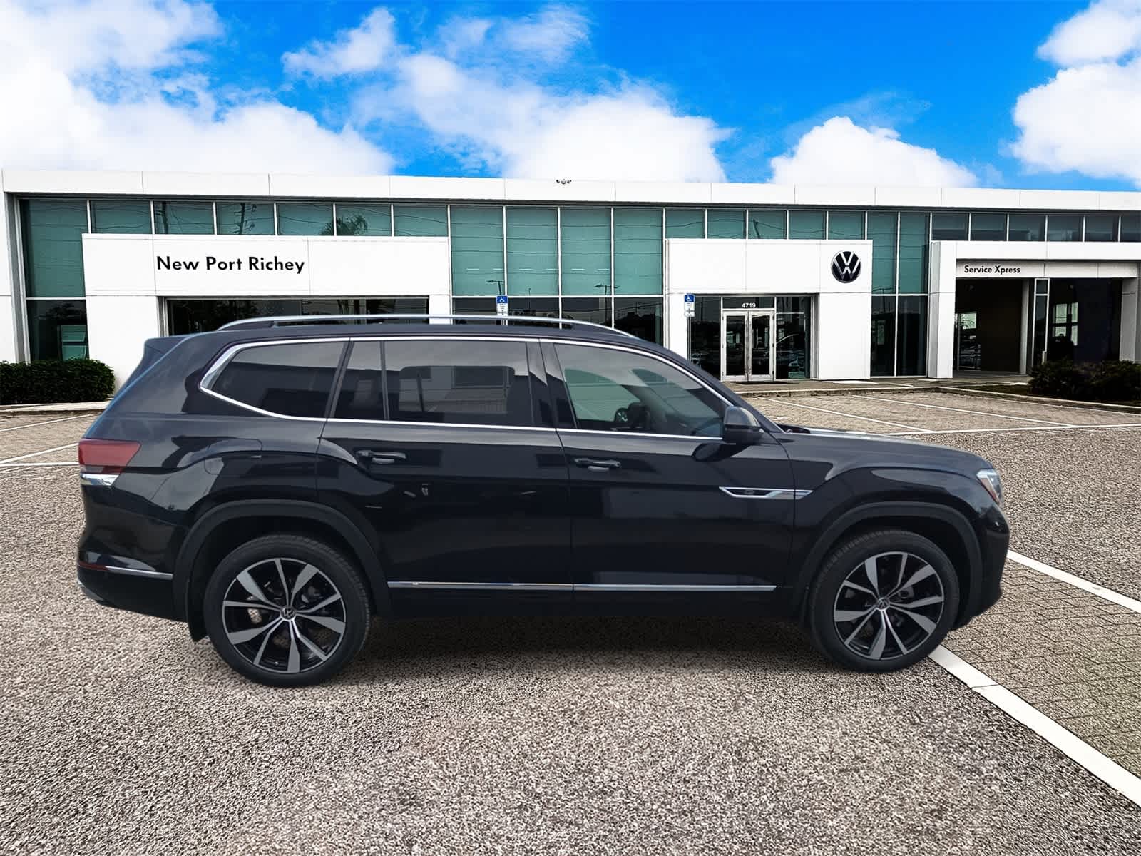 2026 Volkswagen Atlas 2.0T SEL Premium R-Line