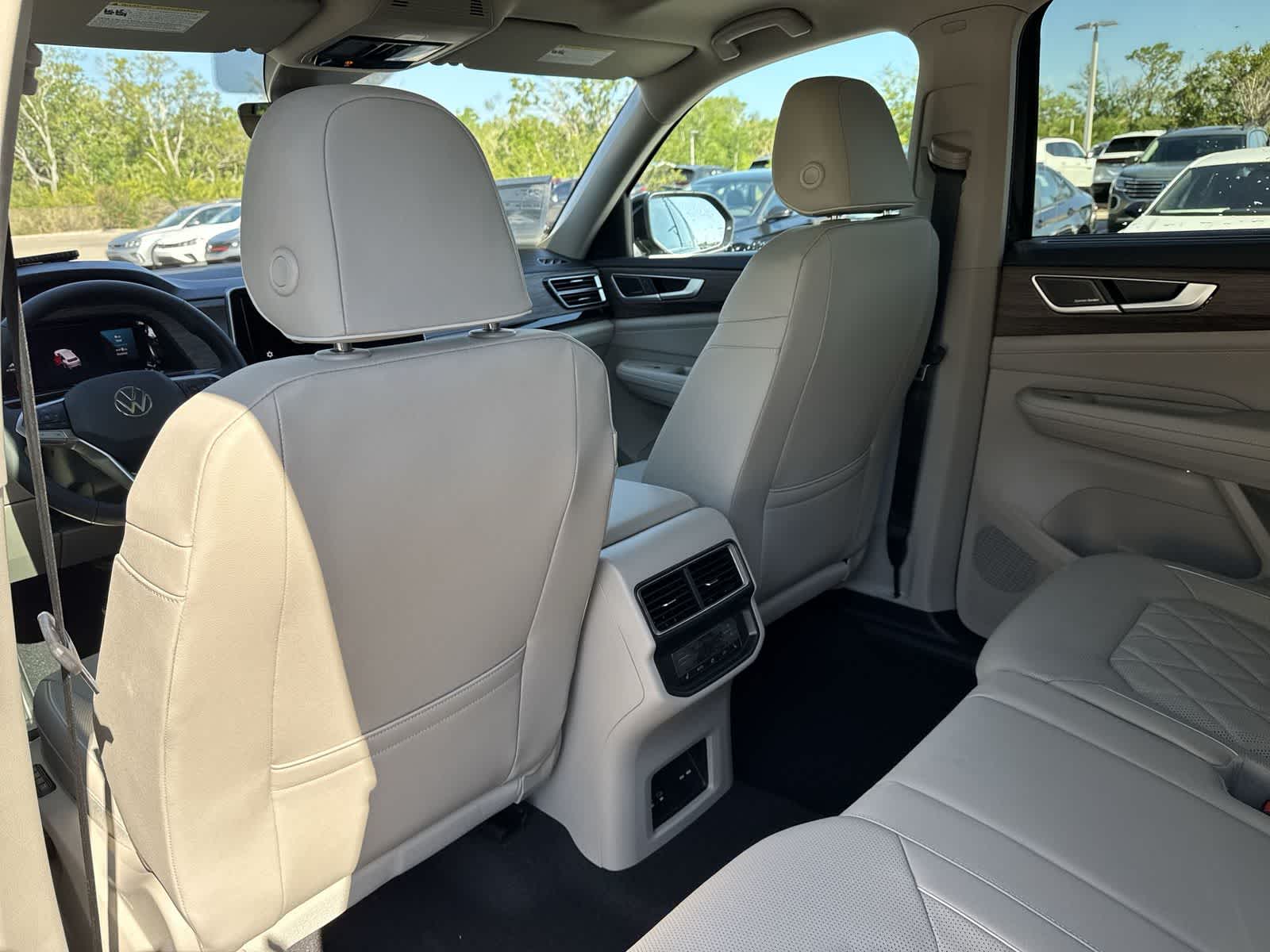 2026 Volkswagen Atlas 2.0T SEL Premium R-Line