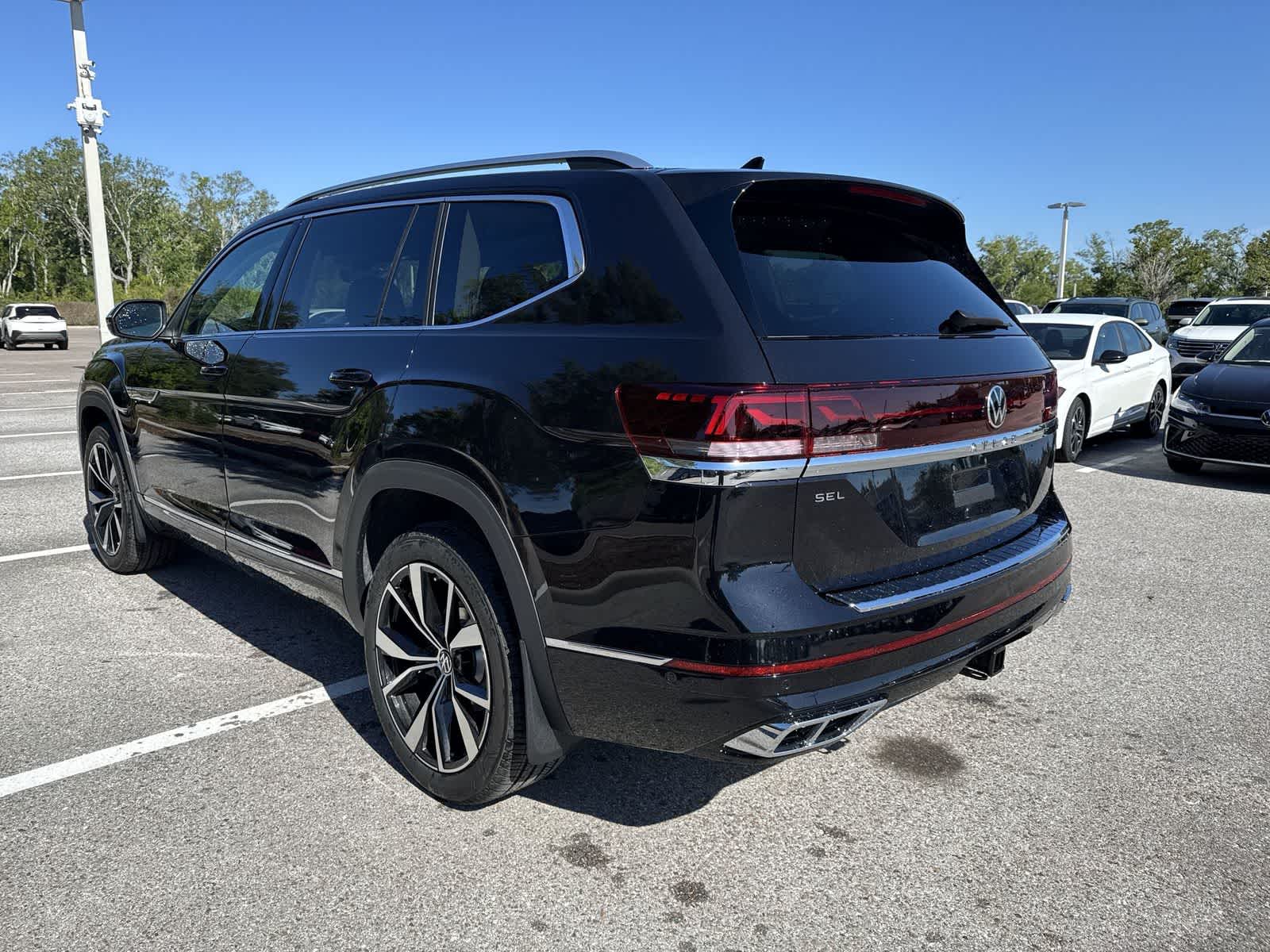 2026 Volkswagen Atlas 2.0T SEL Premium R-Line