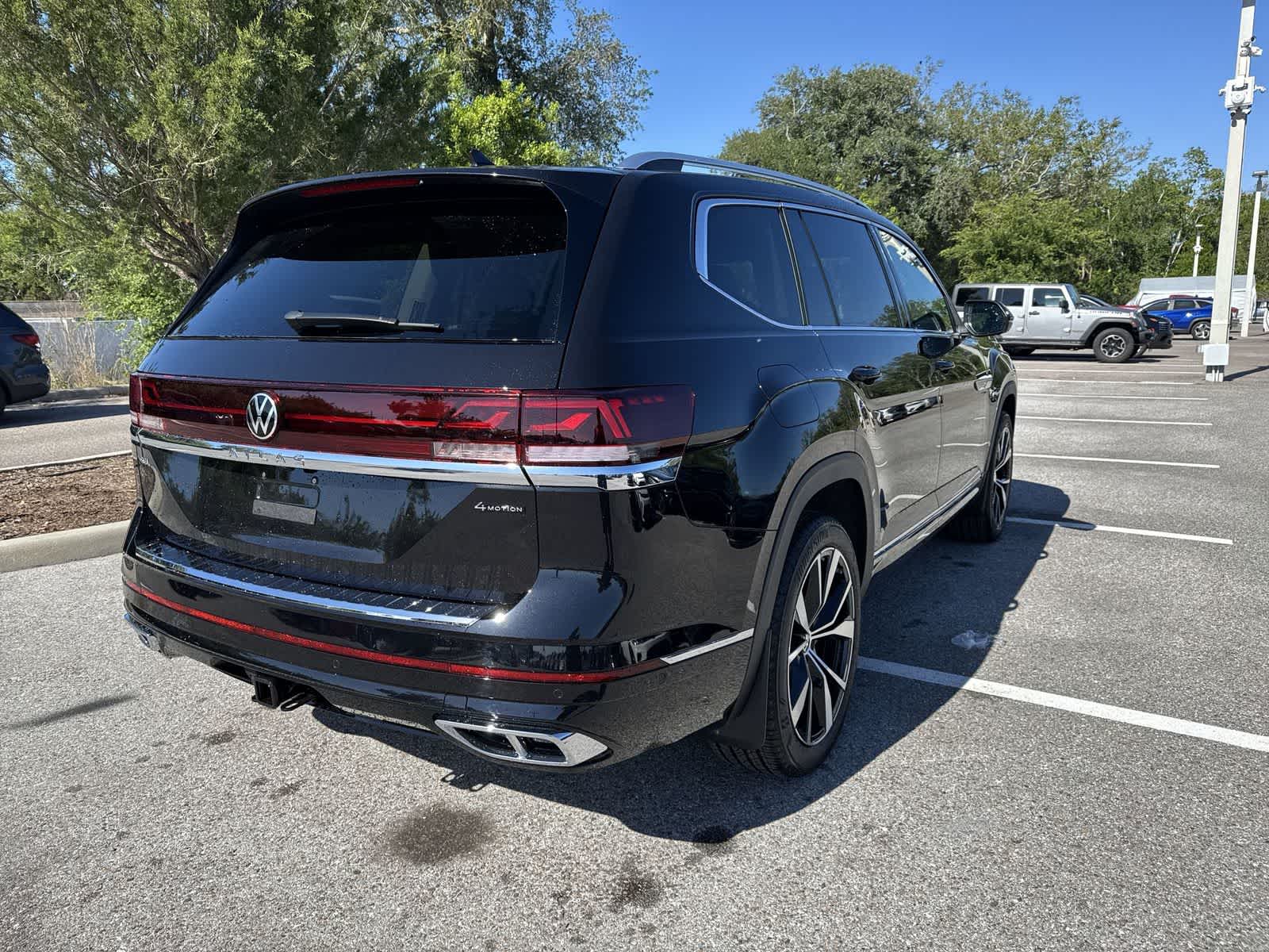 2026 Volkswagen Atlas 2.0T SEL Premium R-Line