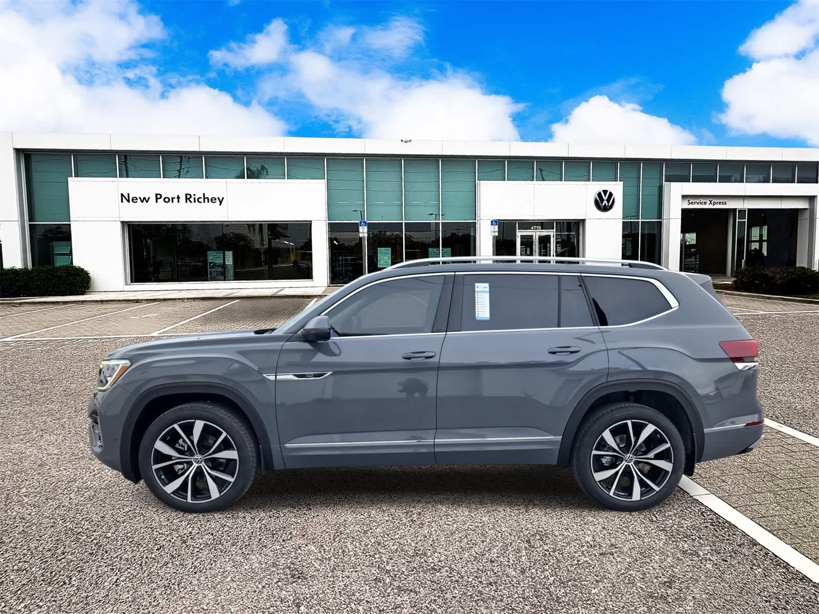 2026 Volkswagen Atlas 2.0T SEL Premium R-Line