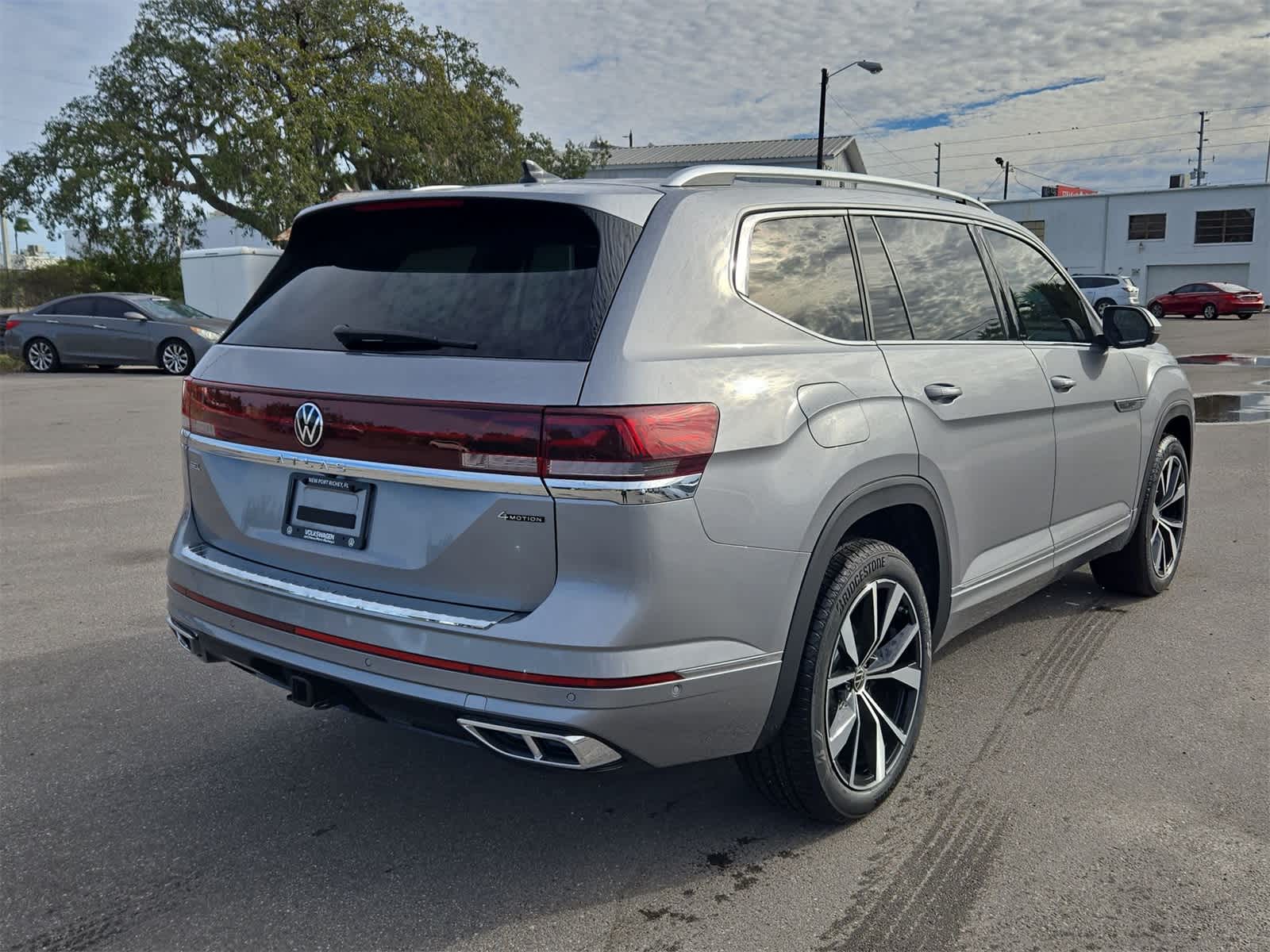 2026 Volkswagen Atlas 2.0T SEL Premium R-Line