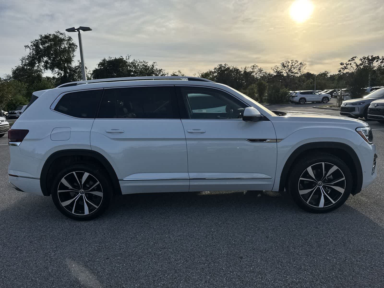 2026 Volkswagen Atlas 2.0T SEL Premium R-Line