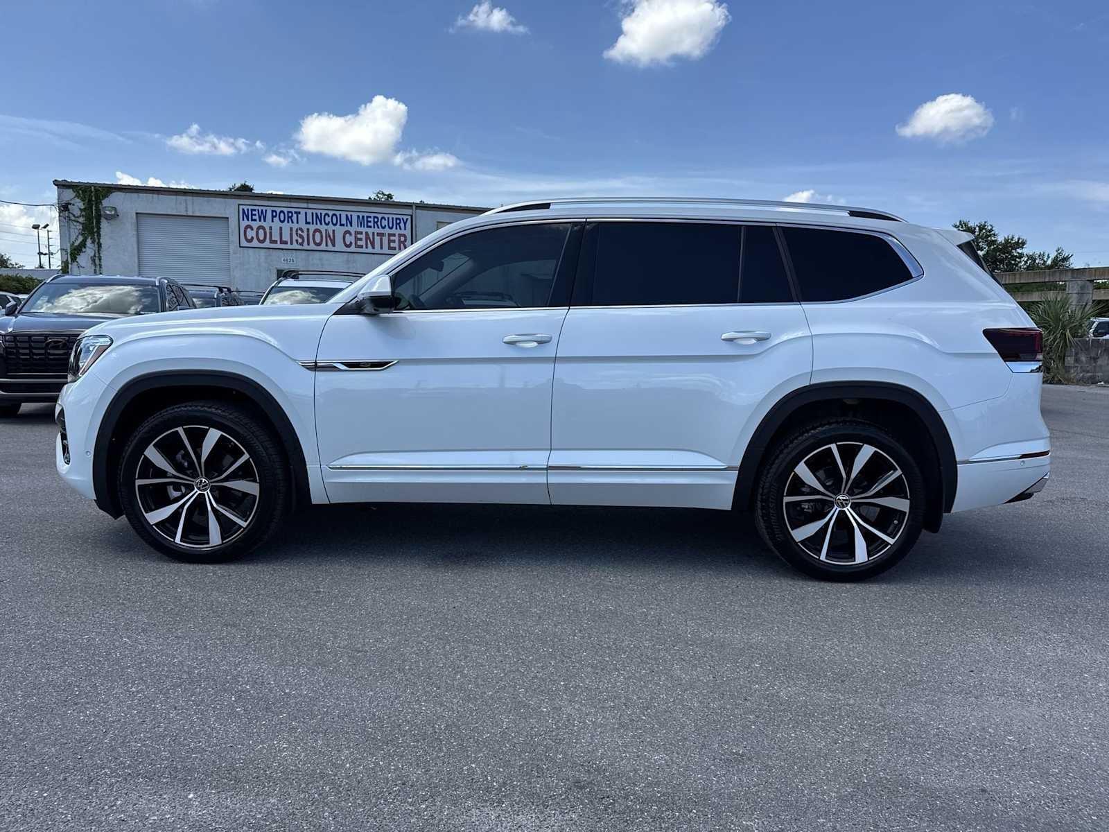 2026 Volkswagen Atlas 2.0T SEL Premium R-Line