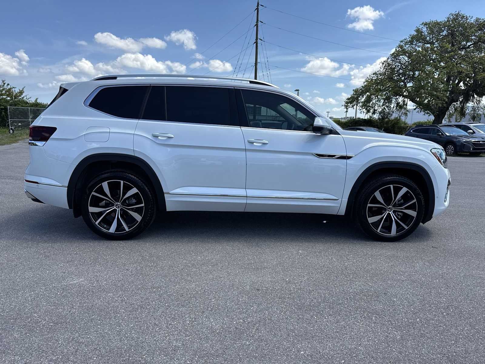 2026 Volkswagen Atlas 2.0T SEL Premium R-Line