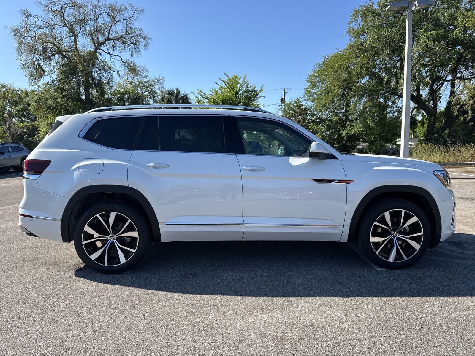 2026 Volkswagen Atlas 2.0T SEL Premium R-Line