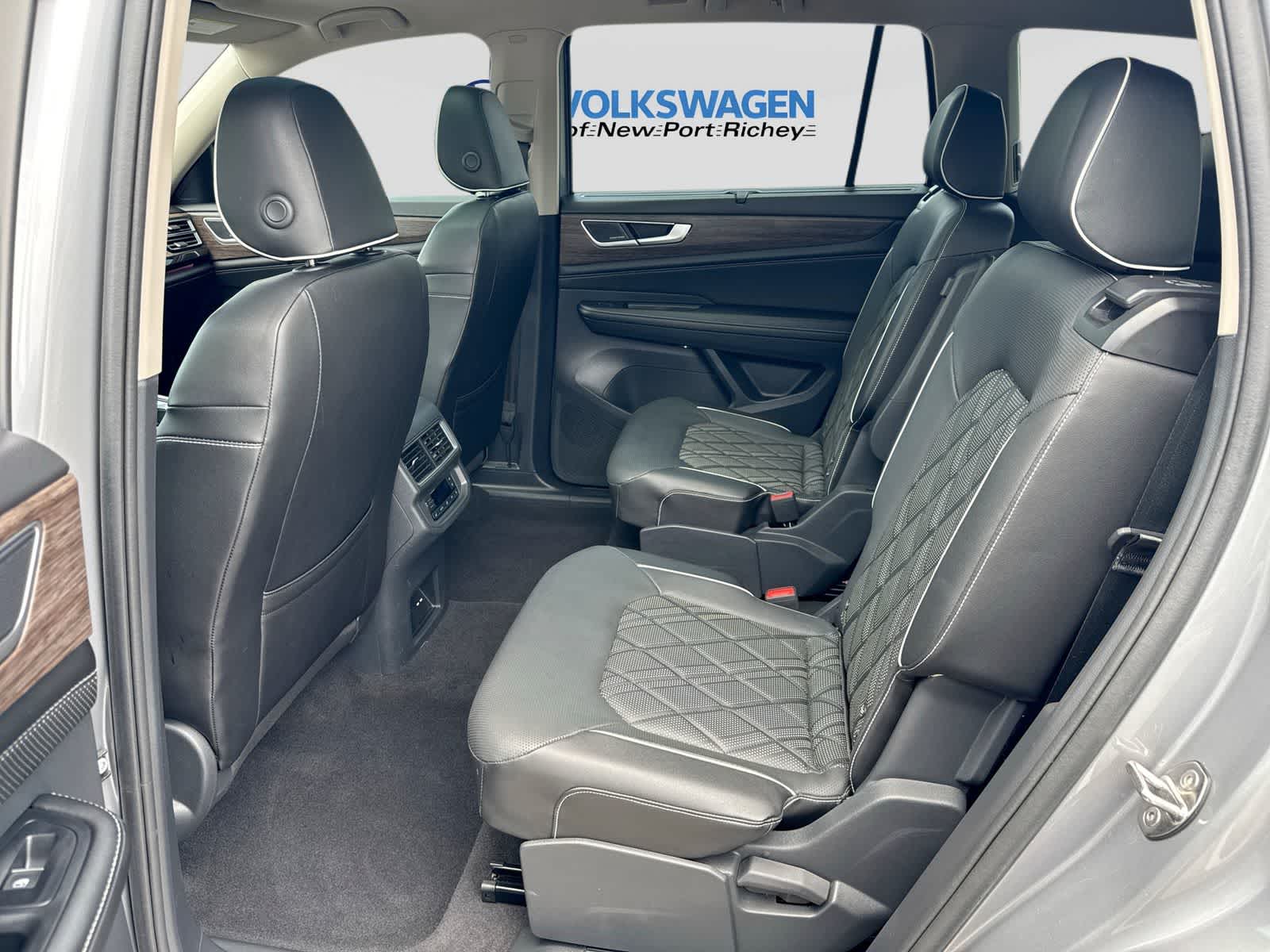 2024 Volkswagen Atlas 2.0T SEL Premium R-Line