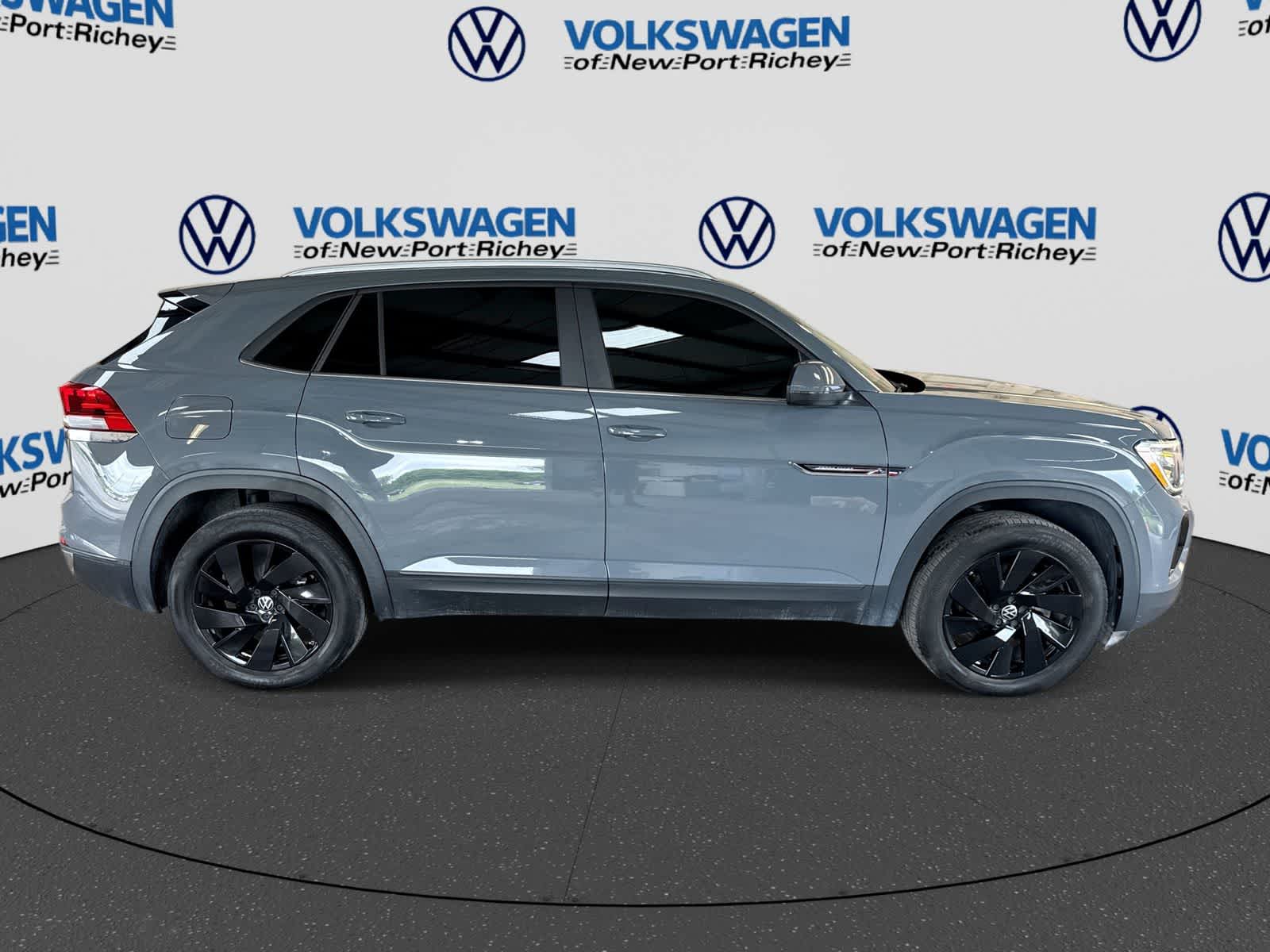 2024 Volkswagen Atlas Cross Sport 2.0T SE w/Technology