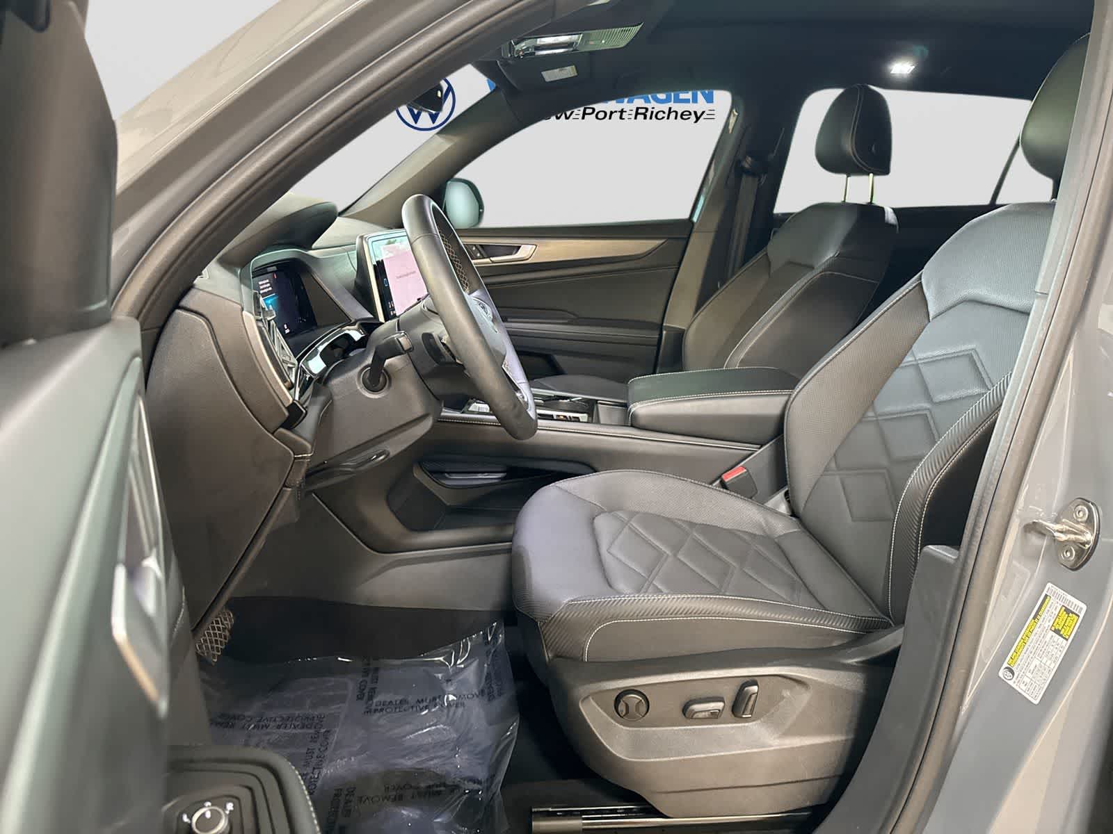 2024 Volkswagen Atlas Cross Sport 2.0T SE w/Technology