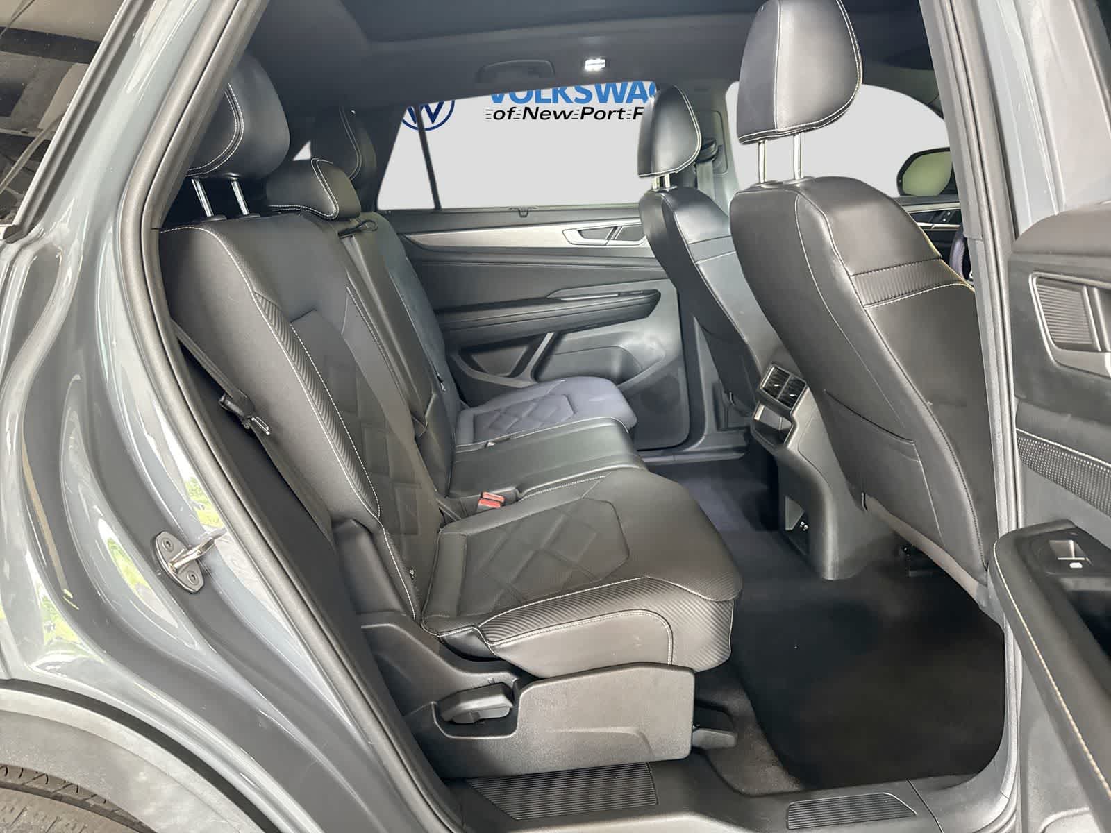 2024 Volkswagen Atlas Cross Sport 2.0T SE w/Technology