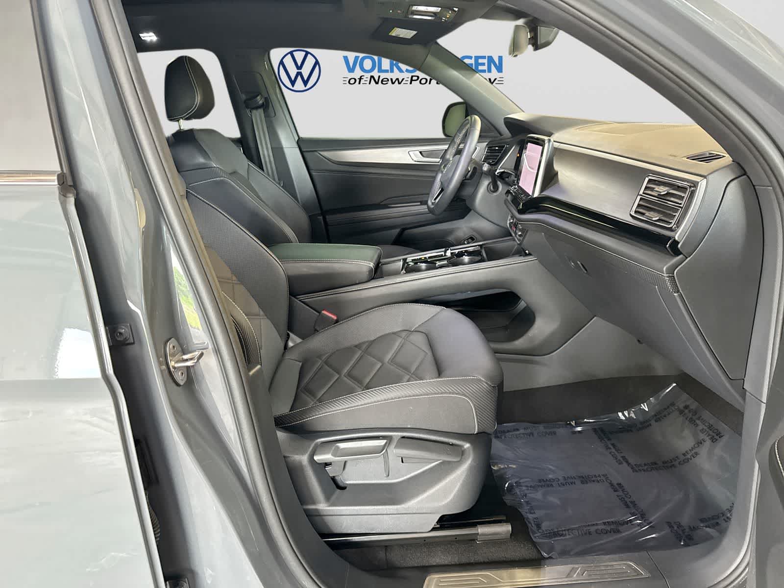 2024 Volkswagen Atlas Cross Sport 2.0T SE w/Technology