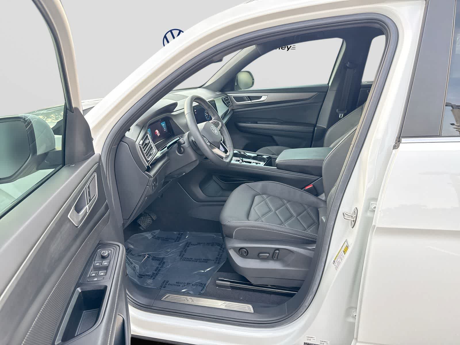2024 Volkswagen Atlas Cross Sport 2.0T SE w/Technology