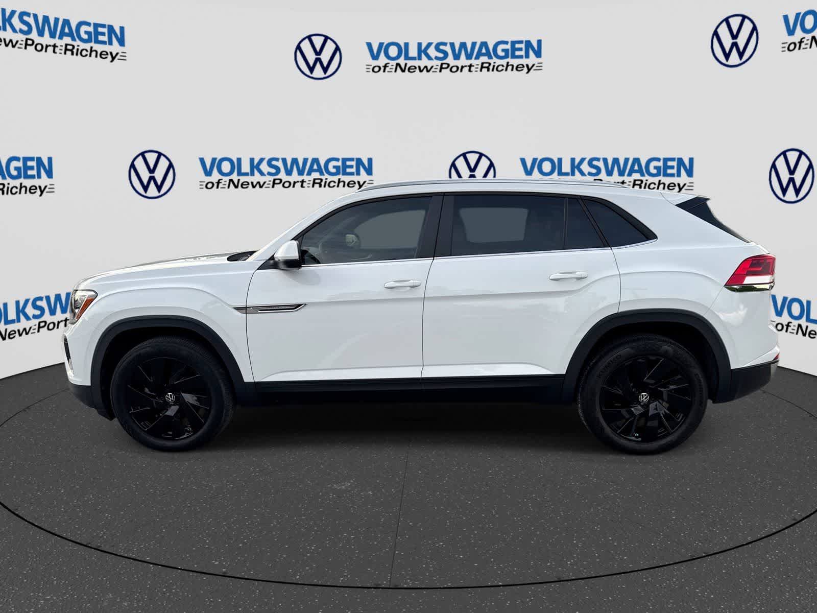 2024 Volkswagen Atlas Cross Sport 2.0T SE w/Technology