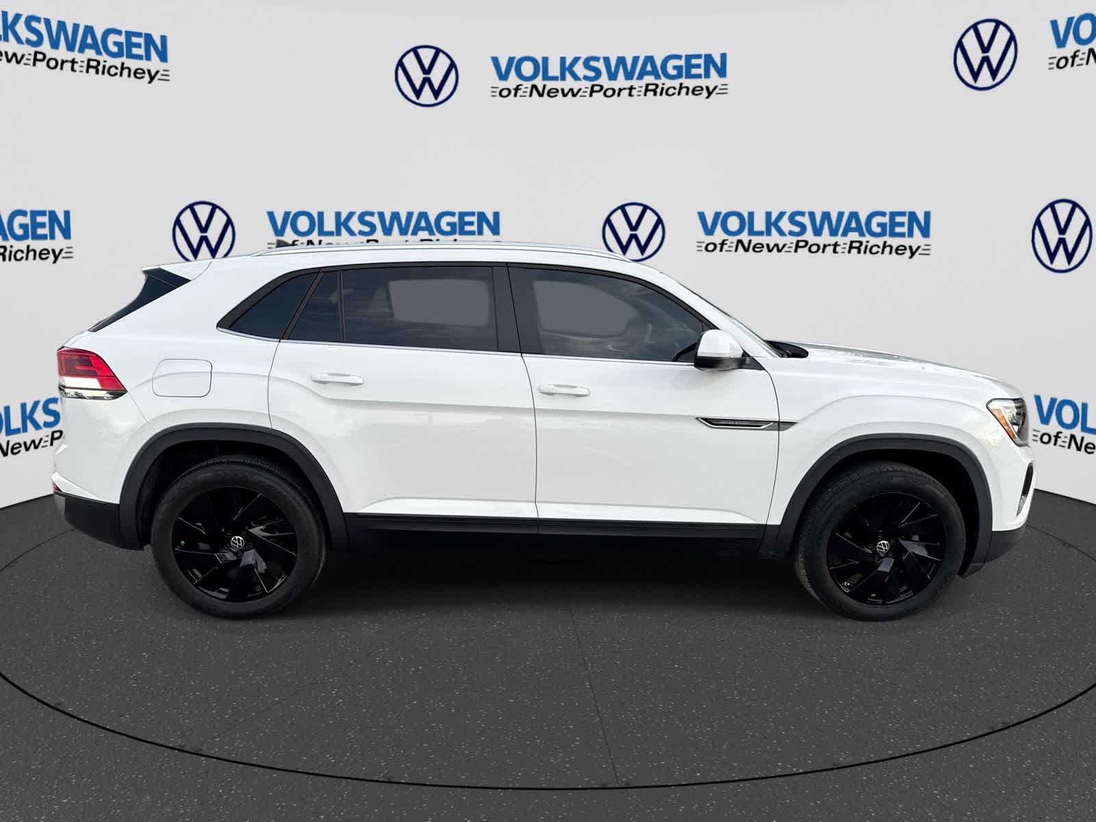 2024 Volkswagen Atlas Cross Sport 2.0T SE w/Technology