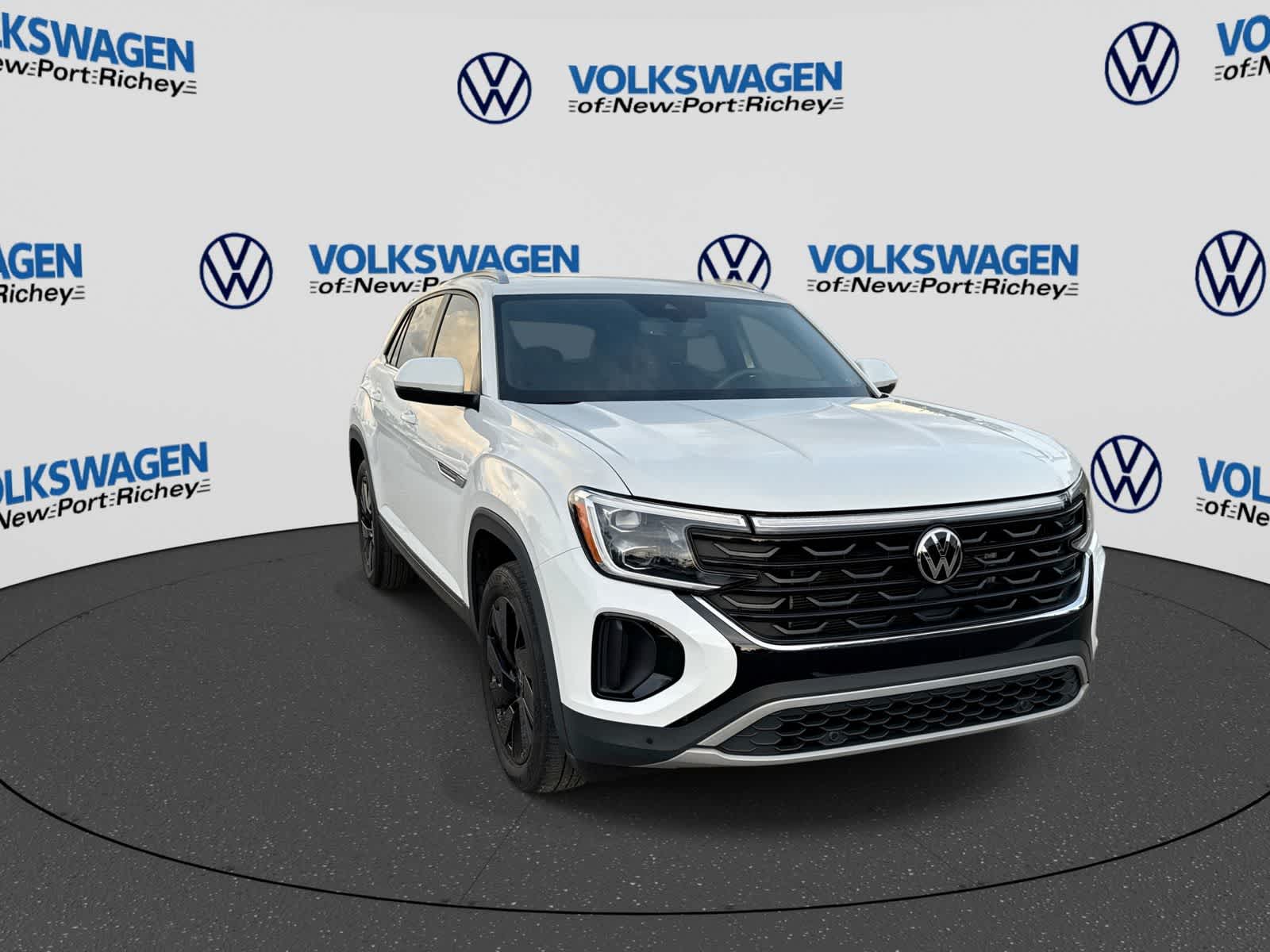 2024 Volkswagen Atlas Cross Sport 2.0T SE w/Technology