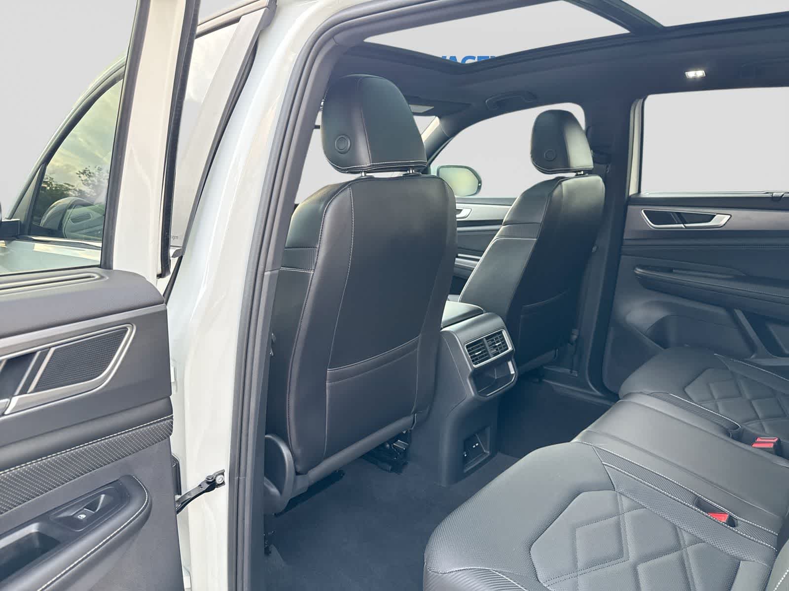 2024 Volkswagen Atlas Cross Sport 2.0T SE w/Technology